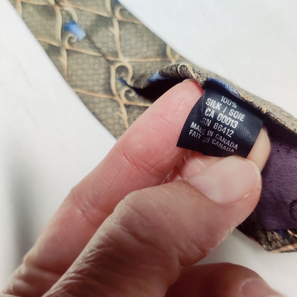 VTG Christian Dior Tie 100% Silk Gold Blue Pattern Made in Canada - Picture 7 of 10